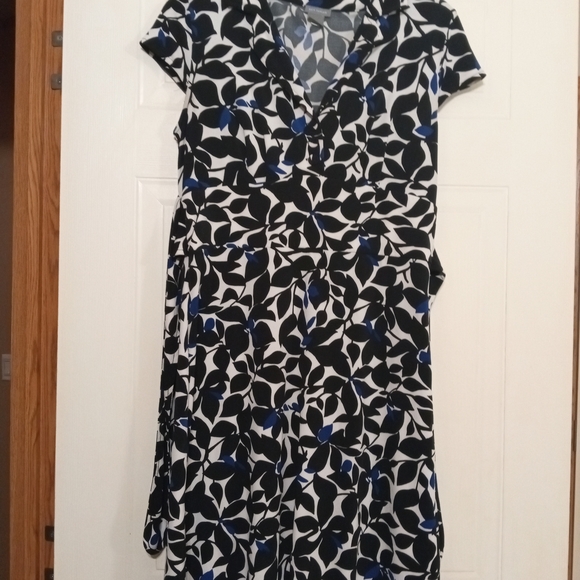 Ann Taylor Dresses & Skirts - Ann Taylor Black and Blue V-Neck Midi Sundress
